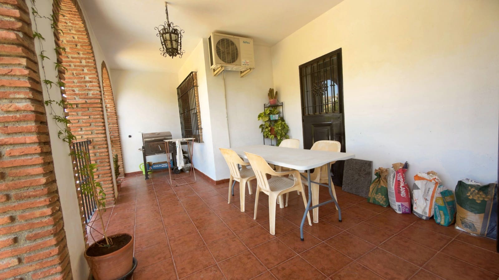 5 bedroom Villa for sale in Loja with pool garage - € 325,000 (Ref: 10061033)