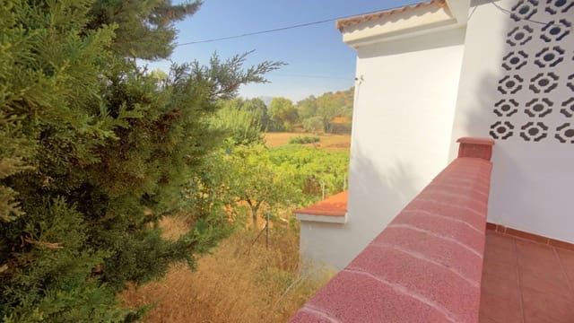 5 bedroom Villa for sale in Loja with pool garage - € 325,000 (Ref: 10061033)