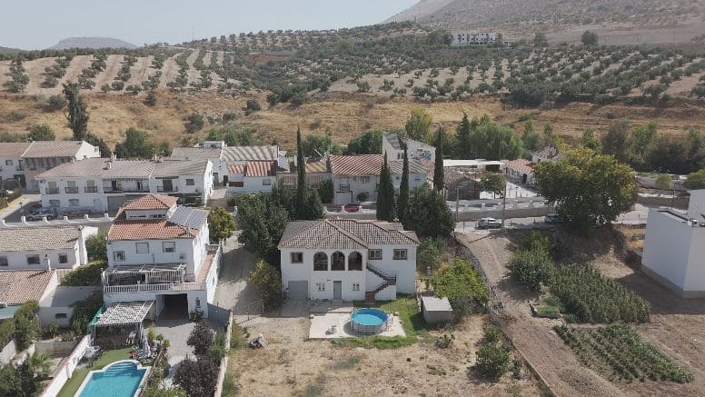 5 bedroom Villa for sale in Loja with pool garage - € 325,000 (Ref: 10061033)