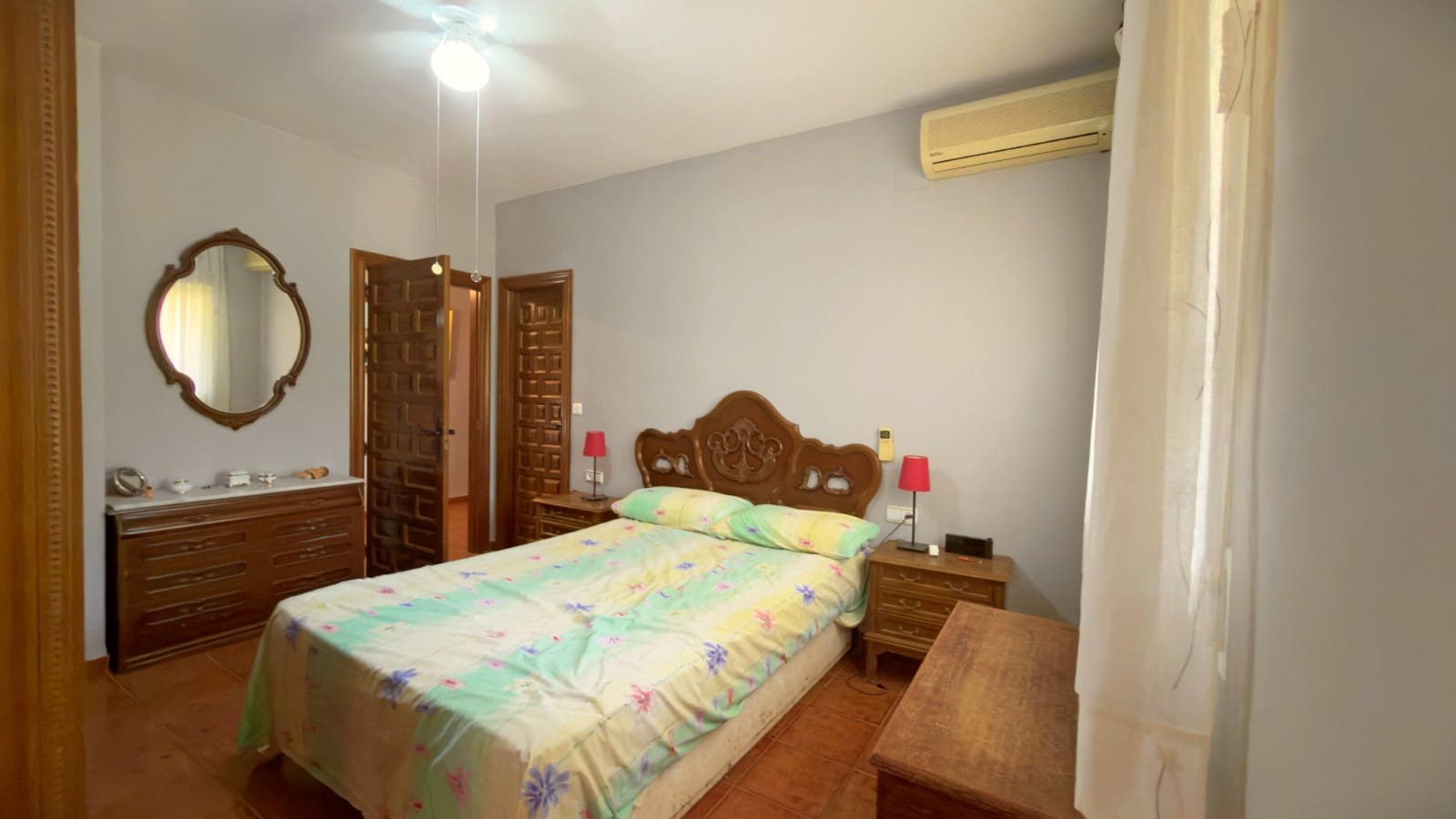 5 bedroom Villa for sale in Loja with pool garage - € 325,000 (Ref: 10061033)