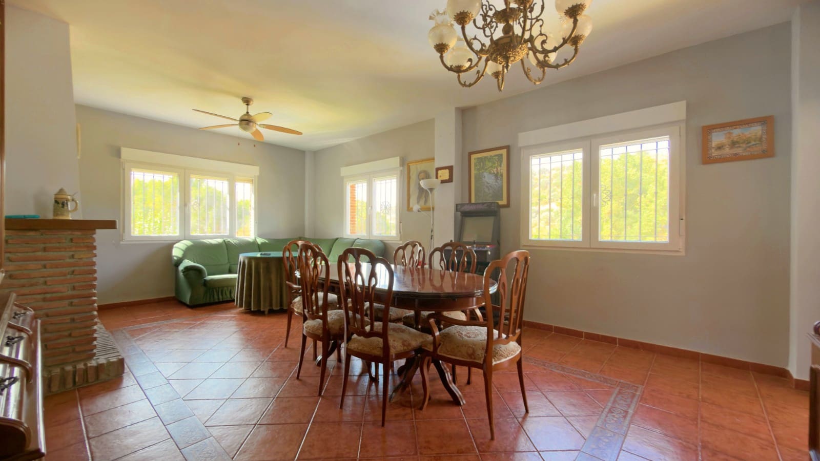 5 bedroom Villa for sale in Loja with pool garage - € 325,000 (Ref: 10061033)