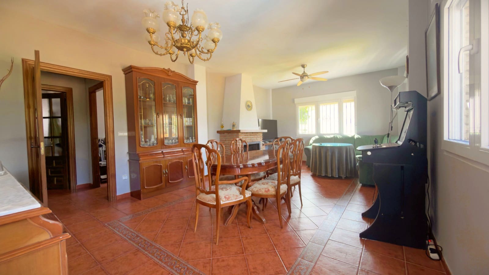5 bedroom Villa for sale in Loja with pool garage - € 325,000 (Ref: 10061033)