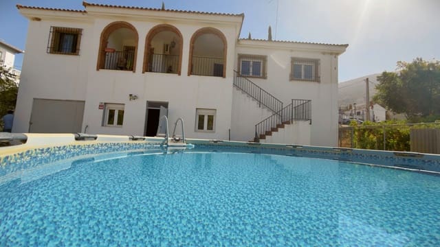 5 bedroom Villa for sale in Loja with pool garage - € 325,000 (Ref: 10061033)