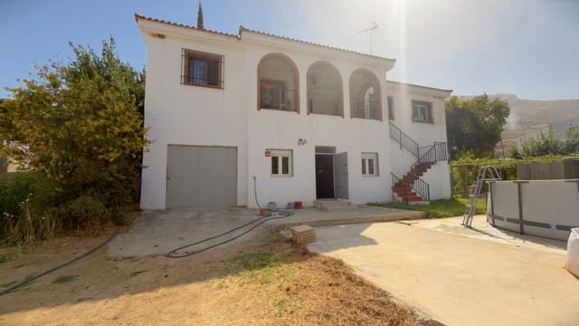 5 bedroom Villa for sale in Loja with pool garage - € 325,000 (Ref: 10061033)