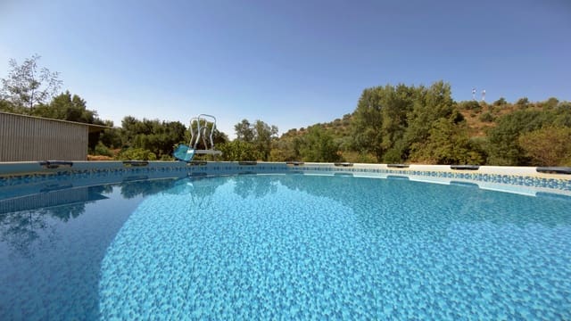 5 bedroom Villa for sale in Loja with pool garage - € 325,000 (Ref: 10061033)