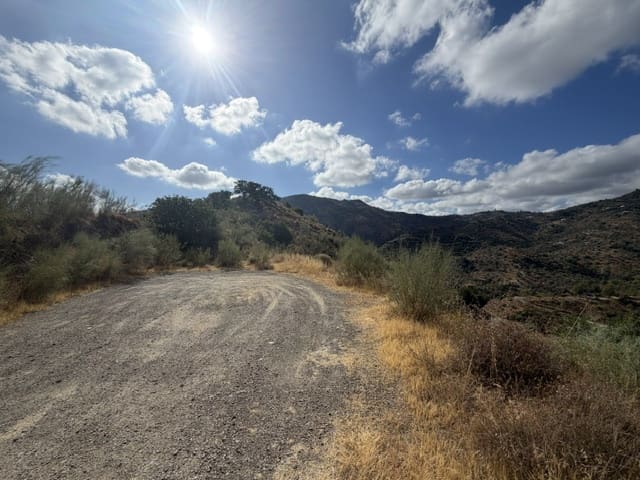 Mark till salu i Comares - 12 800 € (Ref: 10073323)