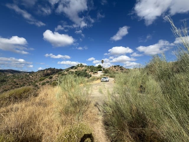 Mark till salu i Comares - 12 800 € (Ref: 10073323)