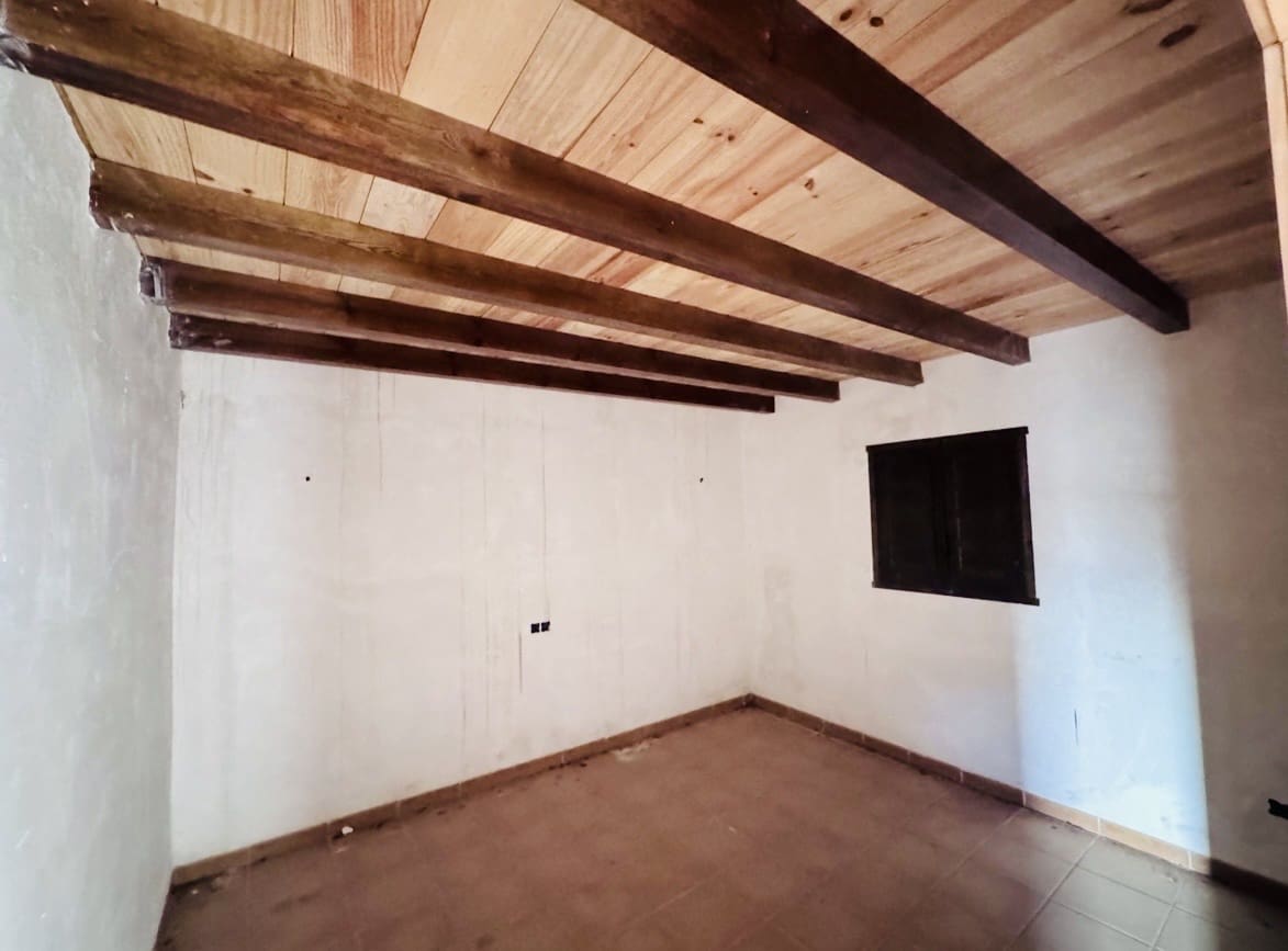 2 sypialnia Finka/Dom wiejski na sprzedaż w Zagra z garażem - 145 000 € (Ref: 10086695)