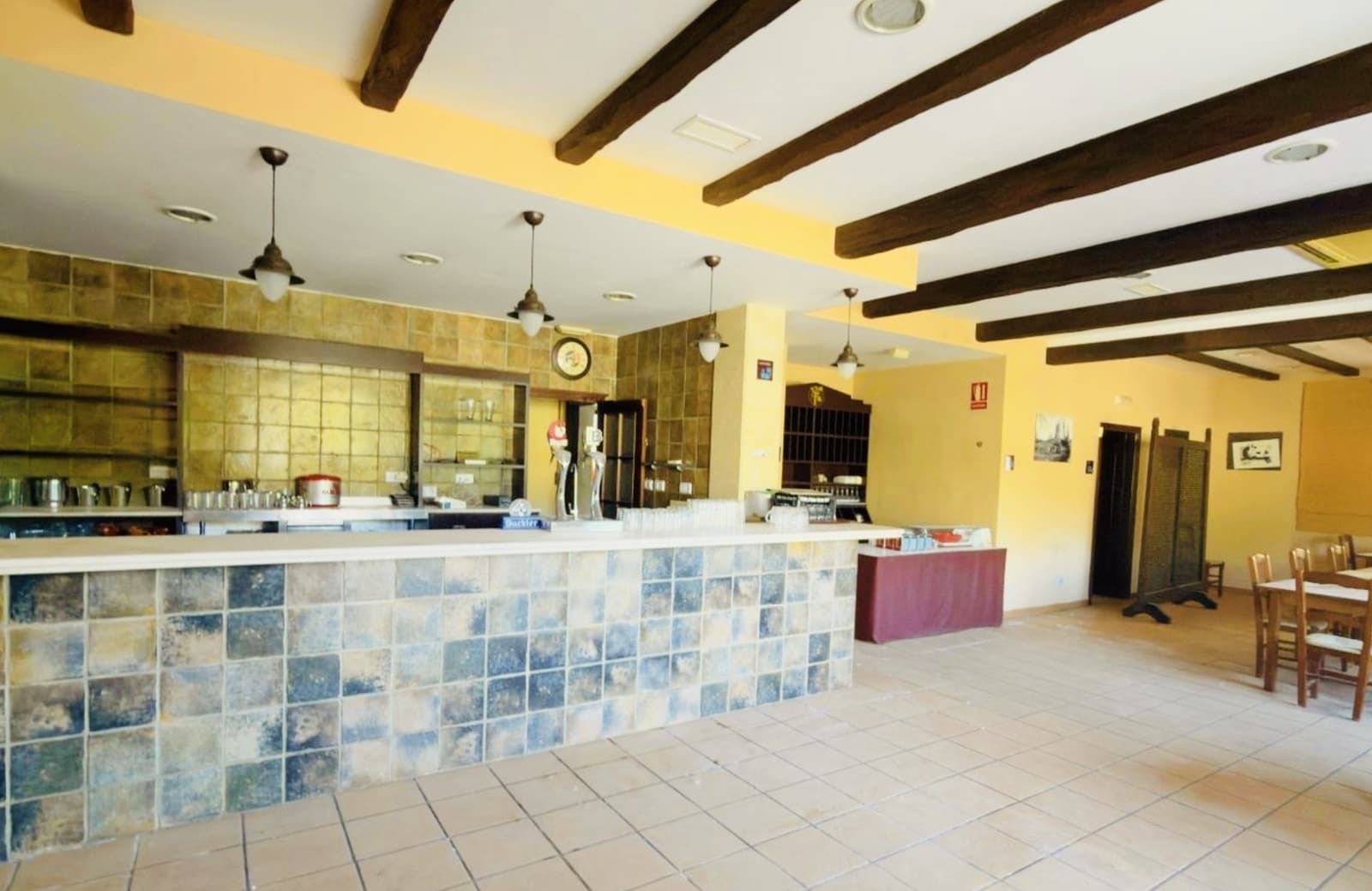 Gewerbe zu verkaufen in Loja - 390.000 € (Ref: 10097349)