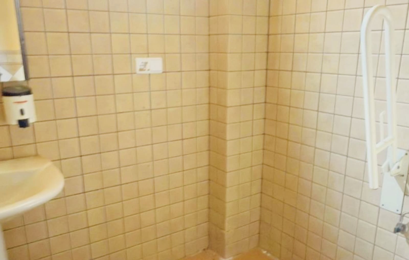 Gewerbe zu verkaufen in Loja - 390.000 € (Ref: 10097349)