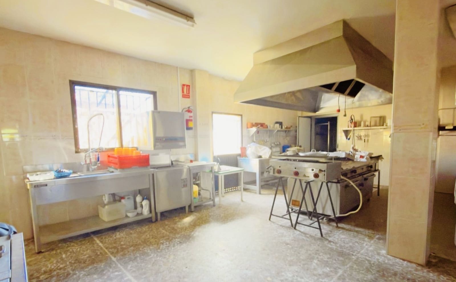 Gewerbe zu verkaufen in Loja - 390.000 € (Ref: 10097349)