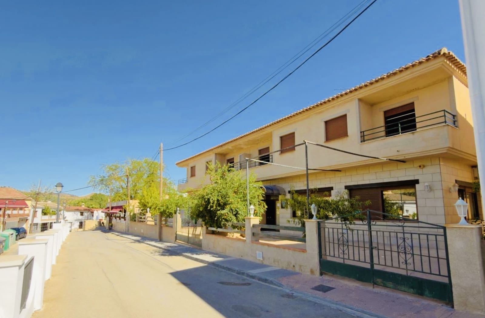 Gewerbe zu verkaufen in Loja - 390.000 € (Ref: 10097349)