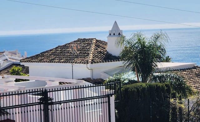 2 bedroom Apartment for sale in Benalmadena with pool - € 435,000 (Ref: 10099392)