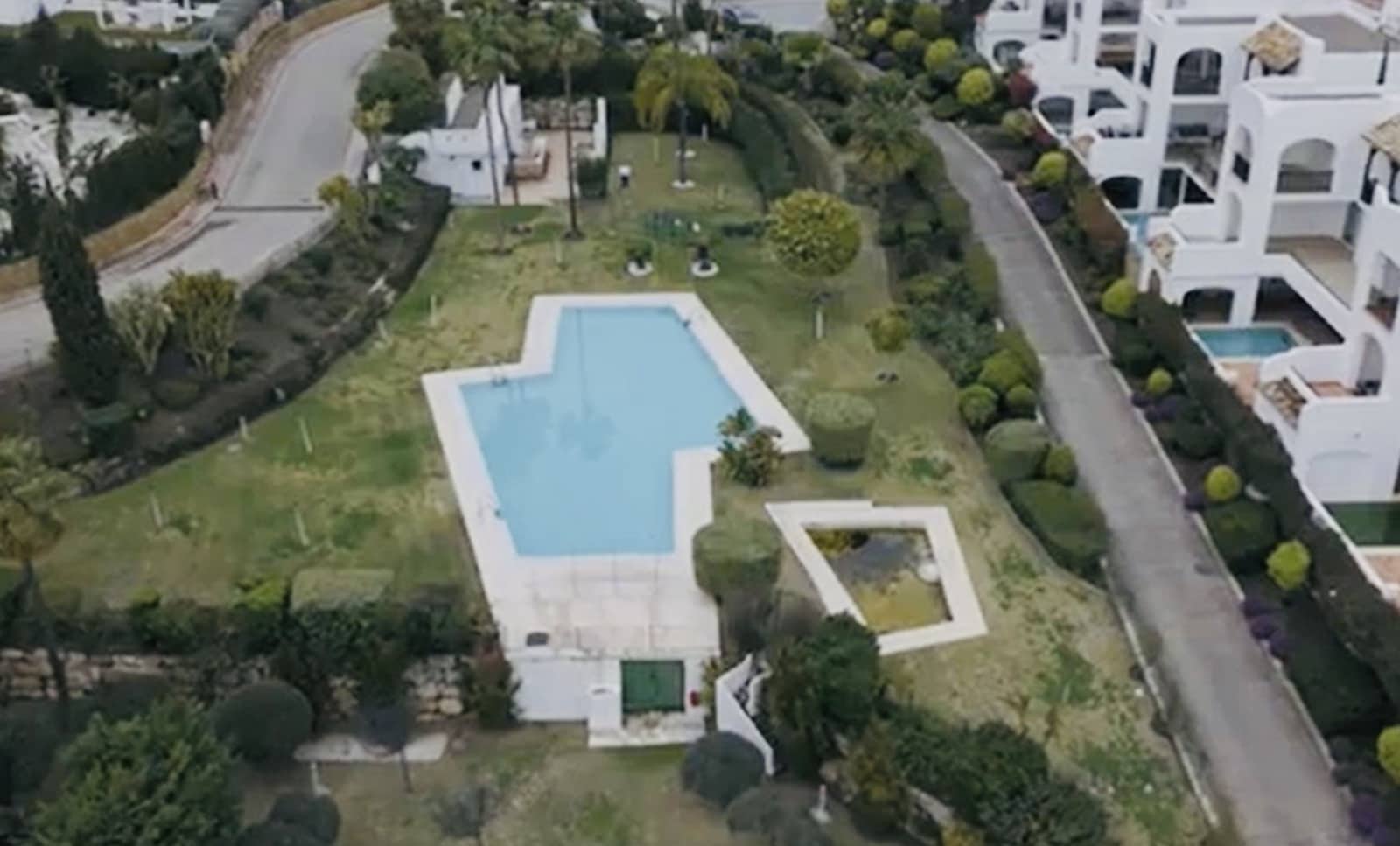 2 bedroom Apartment for sale in Benalmadena with pool - € 435,000 (Ref: 10099392)