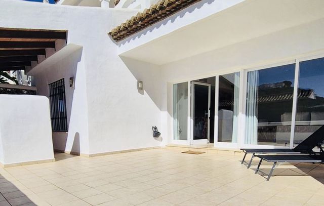 2 slaapkamer Appartement te koop in Benalmádena met zwembad - € 435.000 (Ref: 10099392)