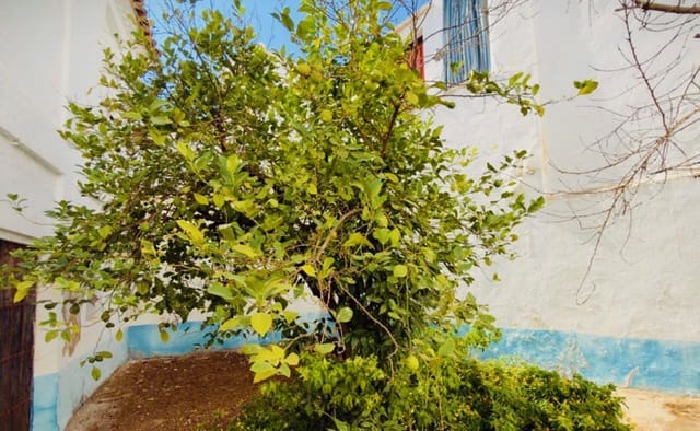 4 bedroom Townhouse for sale in Alameda with garage - € 220,000 (Ref: 10102855)