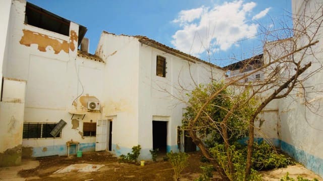 4 bedroom Townhouse for sale in Alameda with garage - € 220,000 (Ref: 10102855)