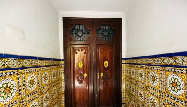 4 bedroom Townhouse for sale in Alameda with garage - € 220,000 (Ref: 10102855)