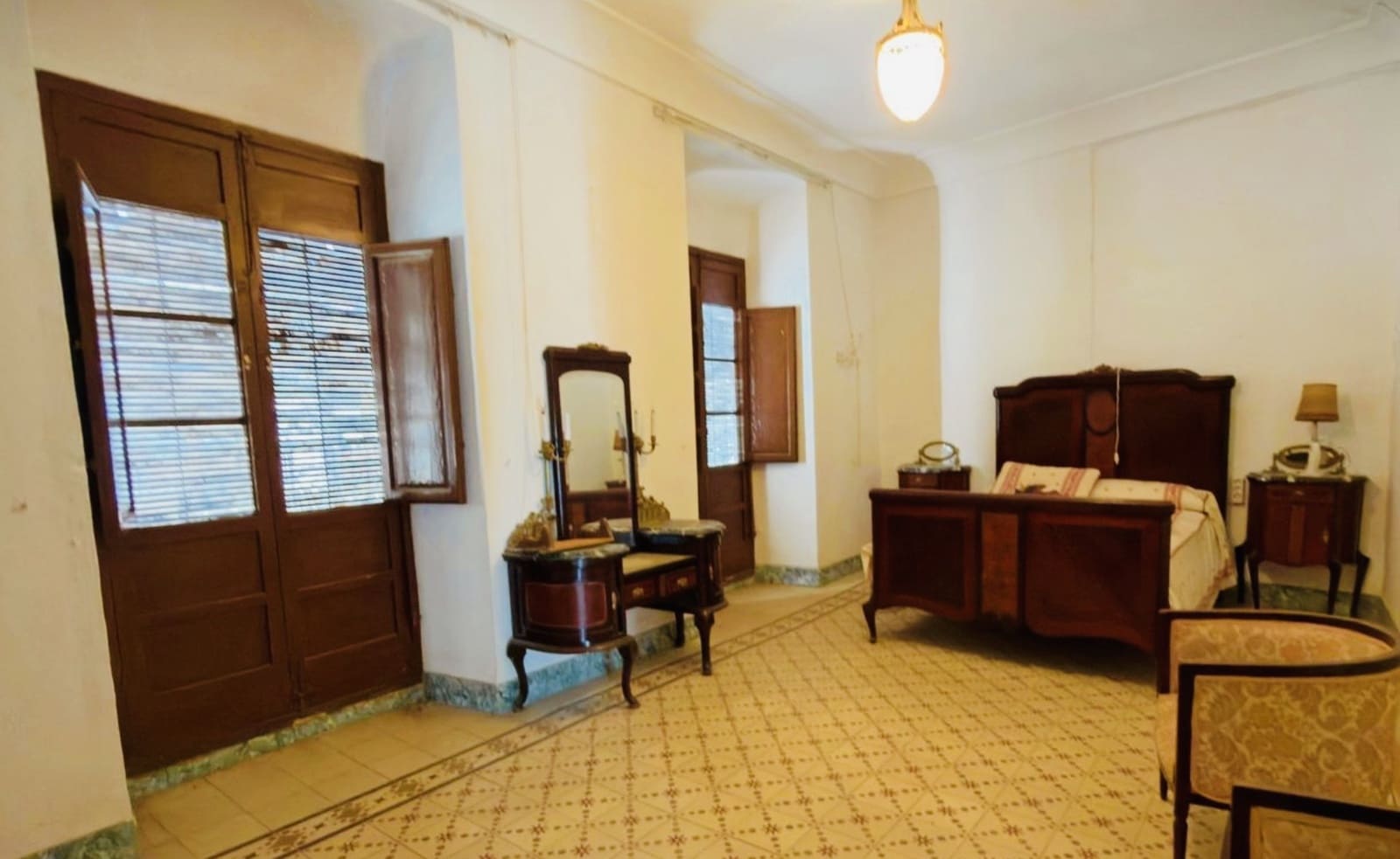 4 bedroom Townhouse for sale in Alameda with garage - € 220,000 (Ref: 10102855)