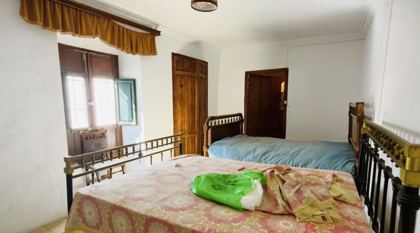 4 bedroom Townhouse for sale in Alameda with garage - € 220,000 (Ref: 10102855)