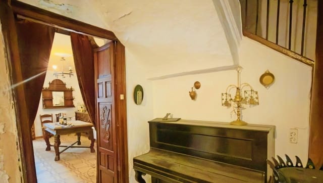 4 bedroom Townhouse for sale in Alameda with garage - € 220,000 (Ref: 10102855)