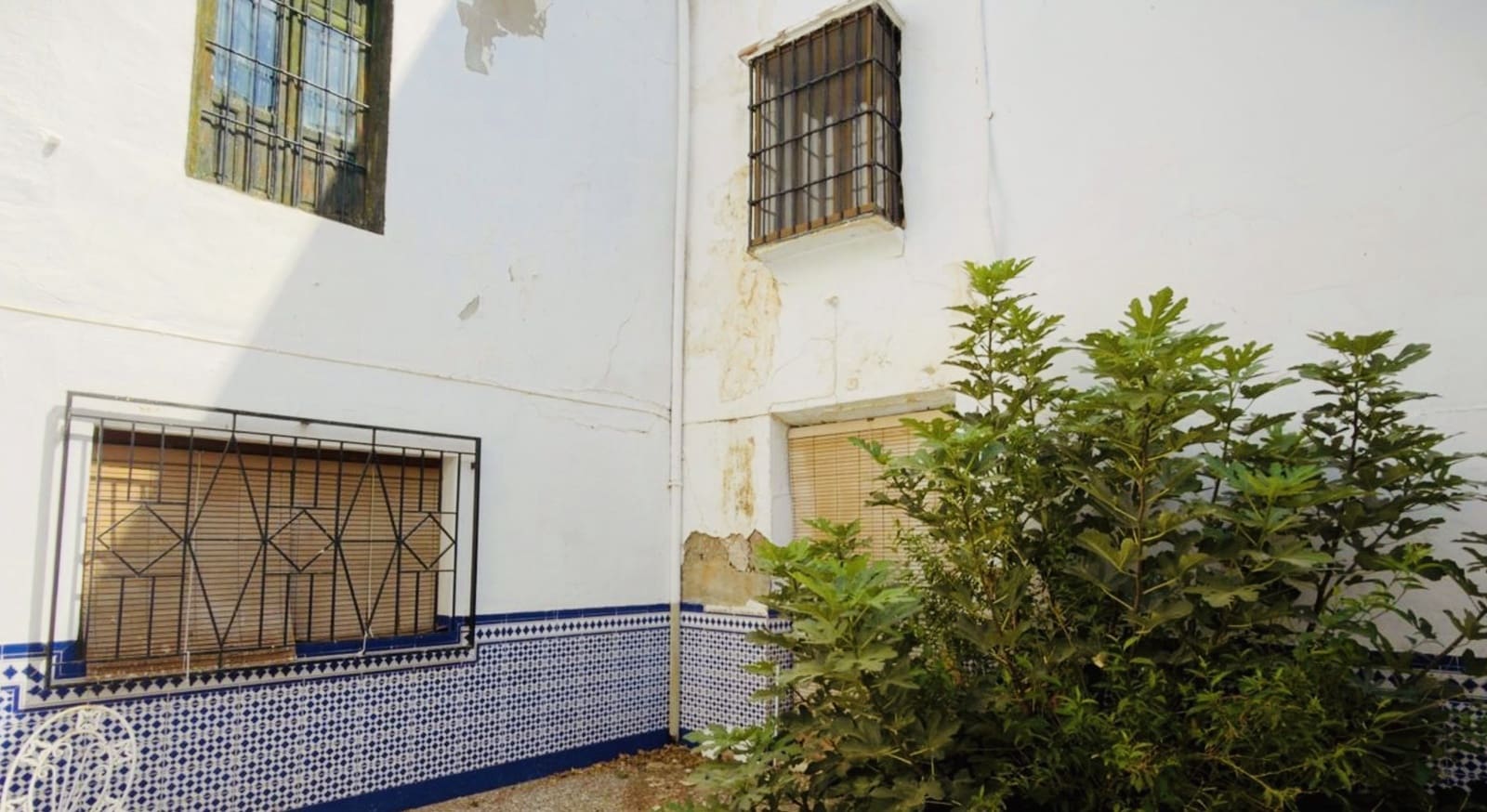 4 bedroom Townhouse for sale in Alameda with garage - € 220,000 (Ref: 10102855)