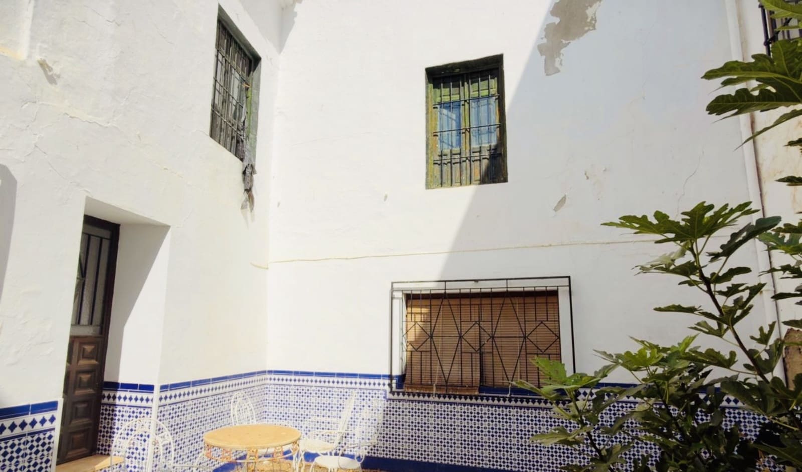 4 bedroom Townhouse for sale in Alameda with garage - € 220,000 (Ref: 10102855)