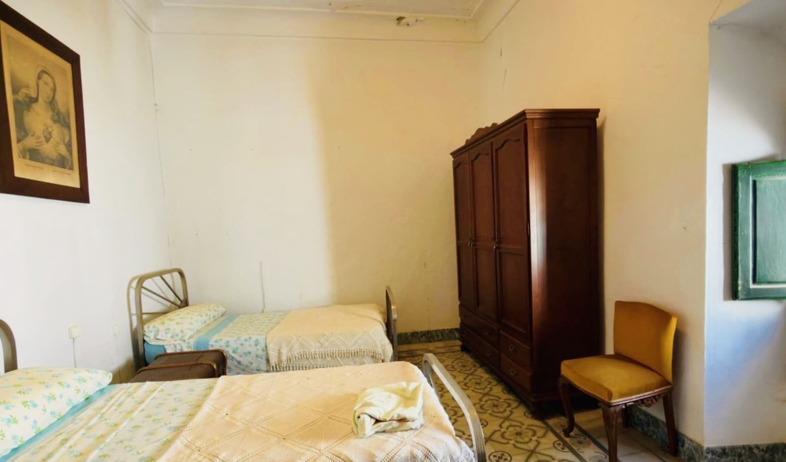 4 bedroom Townhouse for sale in Alameda with garage - € 220,000 (Ref: 10102855)