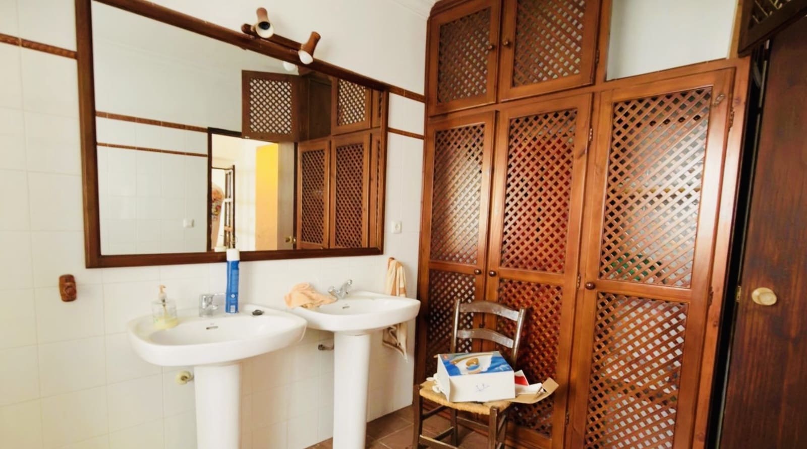 4 bedroom Townhouse for sale in Alameda with garage - € 220,000 (Ref: 10102855)
