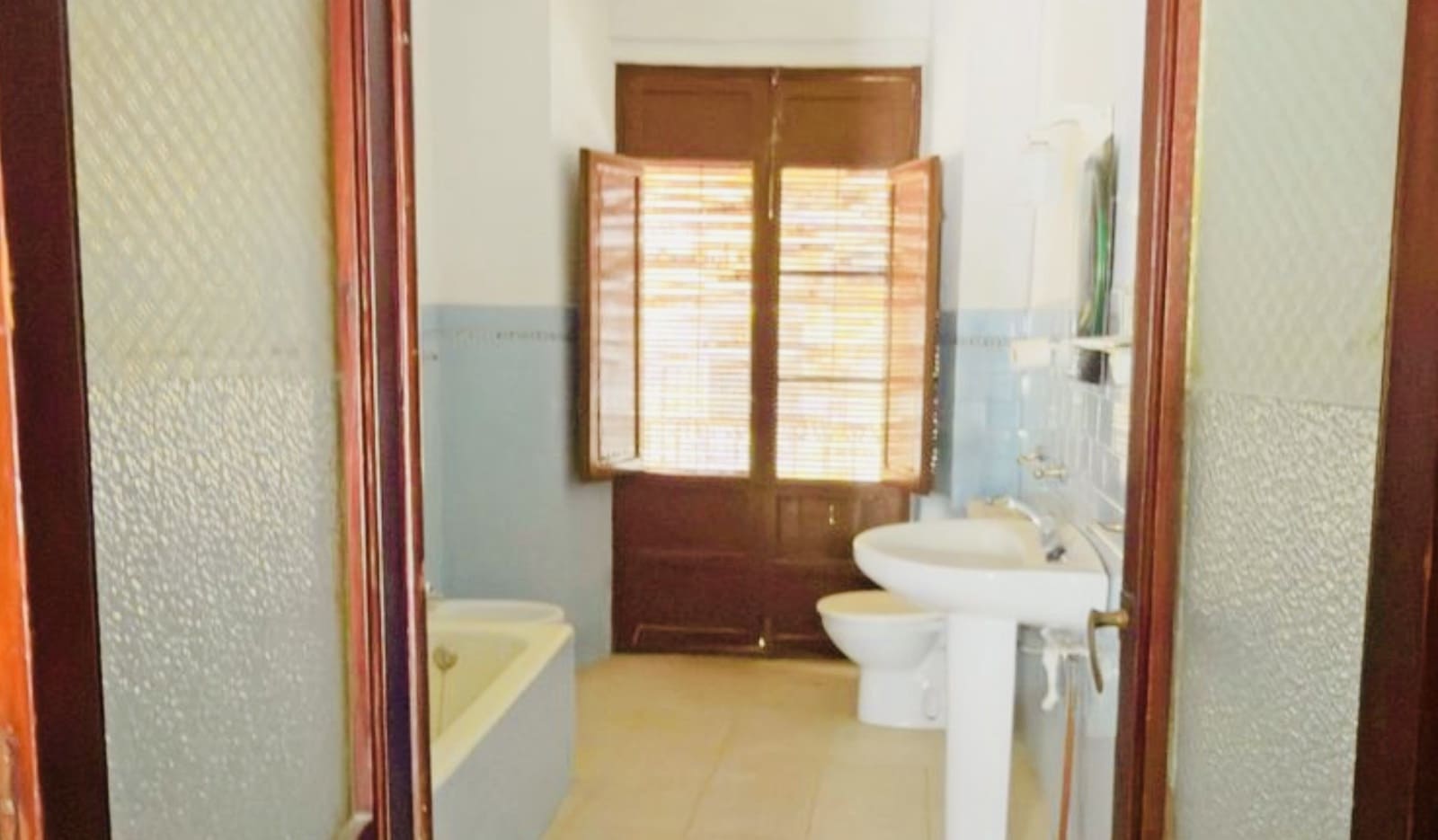 4 bedroom Townhouse for sale in Alameda with garage - € 220,000 (Ref: 10102855)