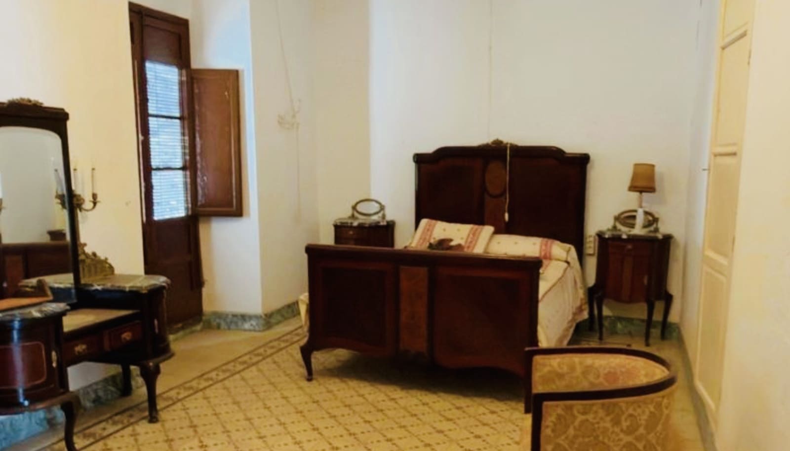 4 bedroom Townhouse for sale in Alameda with garage - € 220,000 (Ref: 10102855)