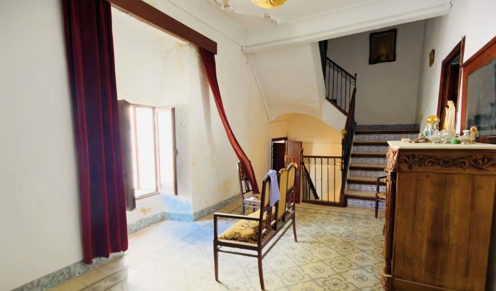 4 bedroom Townhouse for sale in Alameda with garage - € 220,000 (Ref: 10102855)