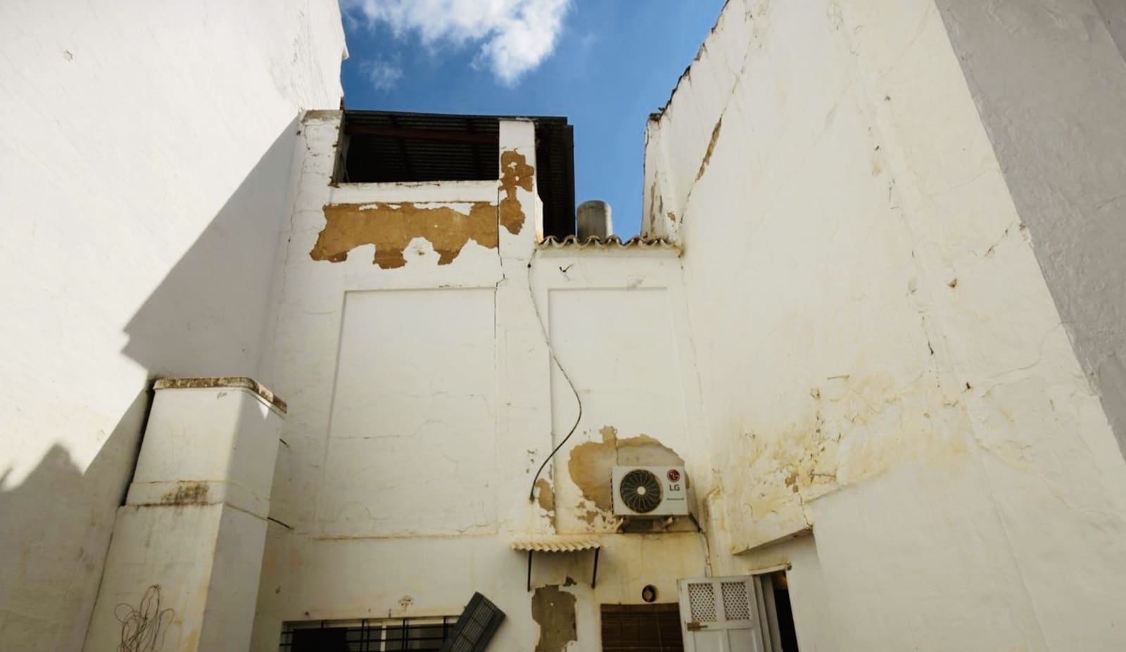 4 bedroom Townhouse for sale in Alameda with garage - € 220,000 (Ref: 10102855)