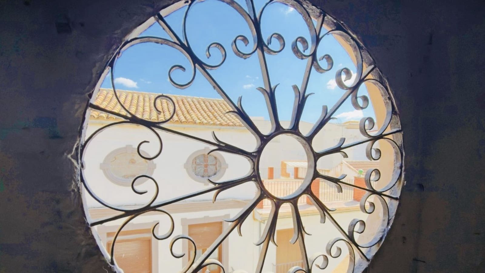 4 bedroom Townhouse for sale in Alameda with garage - € 220,000 (Ref: 10102855)