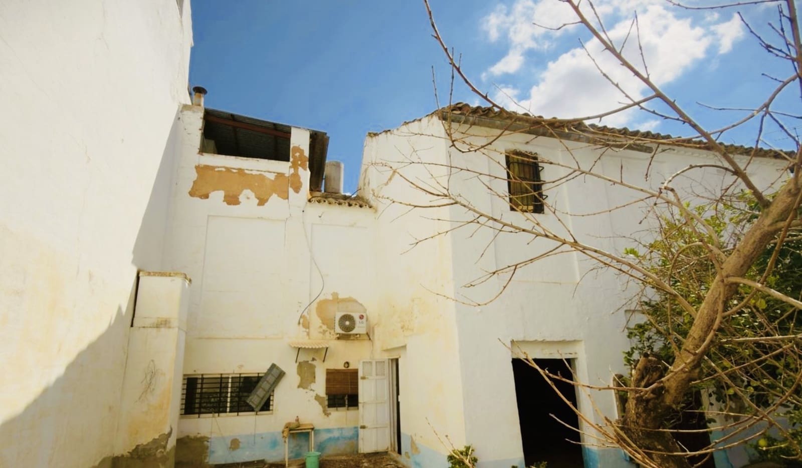4 bedroom Townhouse for sale in Alameda with garage - € 220,000 (Ref: 10102855)