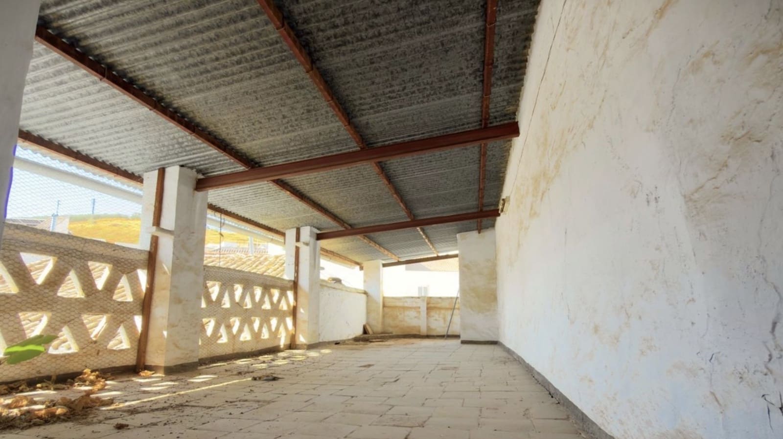4 bedroom Townhouse for sale in Alameda with garage - € 220,000 (Ref: 10102855)