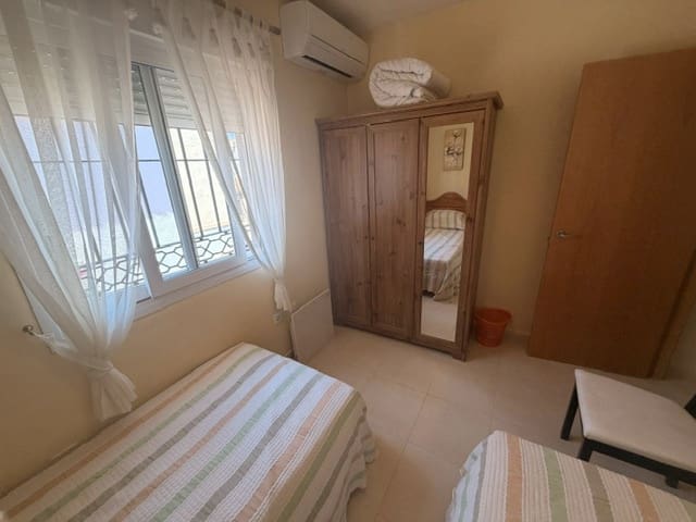 Chalet de 4 habitaciones en Fuente de Piedra en venta con piscina garaje - 190.000 € (Ref: 10111832)