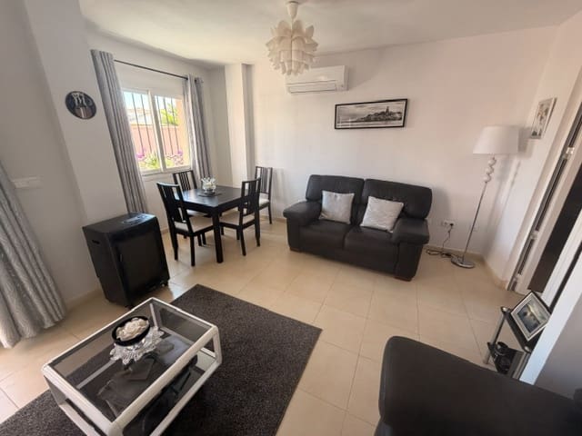 Chalet de 4 habitaciones en Fuente de Piedra en venta con piscina garaje - 190.000 € (Ref: 10111832)