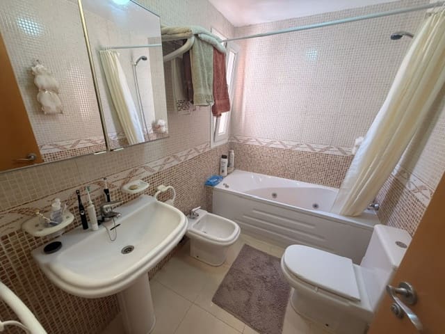 Chalet de 4 habitaciones en Fuente de Piedra en venta con piscina garaje - 190.000 € (Ref: 10111832)