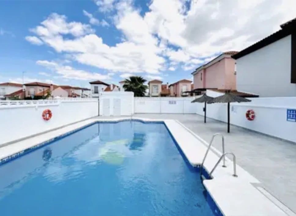 Chalet de 4 habitaciones en Fuente de Piedra en venta con piscina garaje - 190.000 € (Ref: 10111832)