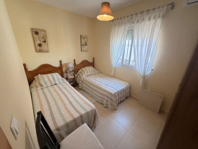 Chalet de 4 habitaciones en Fuente de Piedra en venta con piscina garaje - 190.000 € (Ref: 10111832)