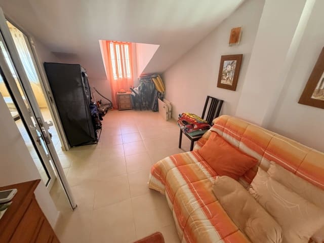 Chalet de 4 habitaciones en Fuente de Piedra en venta con piscina garaje - 190.000 € (Ref: 10111832)