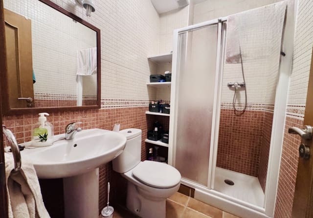 Casa de 3 habitaciones en Iznájar en venta - 130.000 € (Ref: 10112247)