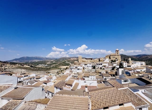 Casa de 3 habitaciones en Iznájar en venta - 130.000 € (Ref: 10112247)