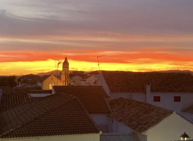 3 bedroom Townhouse for sale in Fuente de Piedra with garage - € 163,000 (Ref: 10124744)