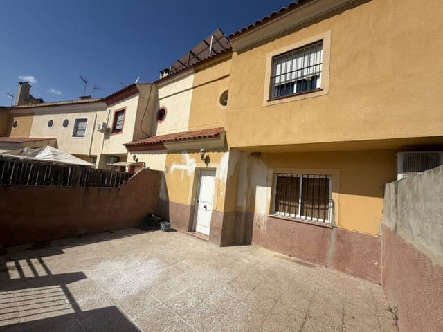 4 bedroom Townhouse for sale in Fuente de Piedra with pool garage - € 149,000 (Ref: 10130993)