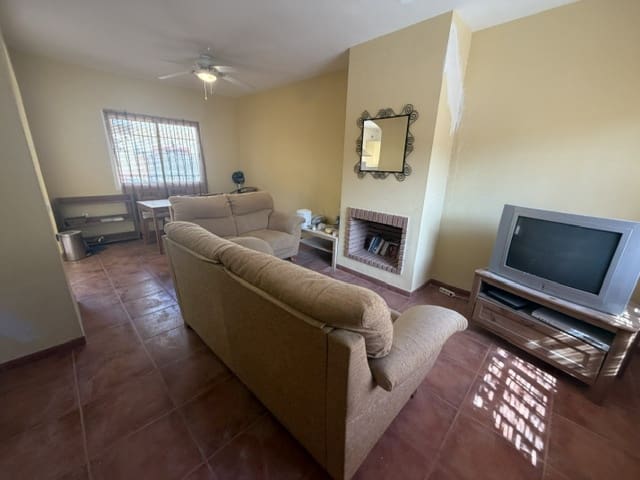 4 bedroom Townhouse for sale in Fuente de Piedra with pool garage - € 149,000 (Ref: 10130993)