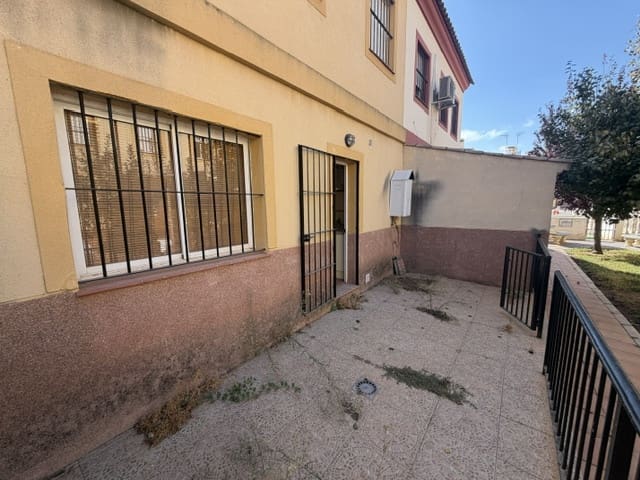 4 bedroom Townhouse for sale in Fuente de Piedra with pool garage - € 149,000 (Ref: 10130993)