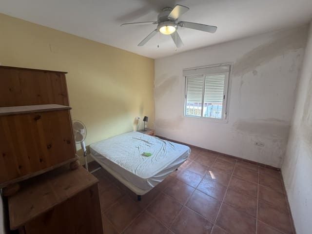 4 bedroom Townhouse for sale in Fuente de Piedra with pool garage - € 149,000 (Ref: 10130993)