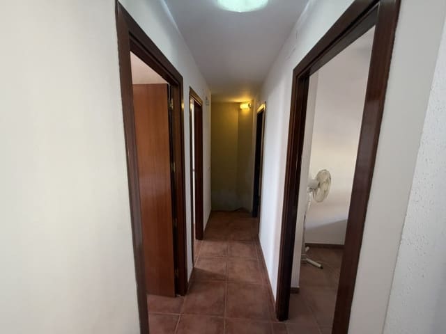 4 bedroom Townhouse for sale in Fuente de Piedra with pool garage - € 149,000 (Ref: 10130993)